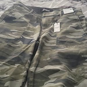 Express Capri ankle pant